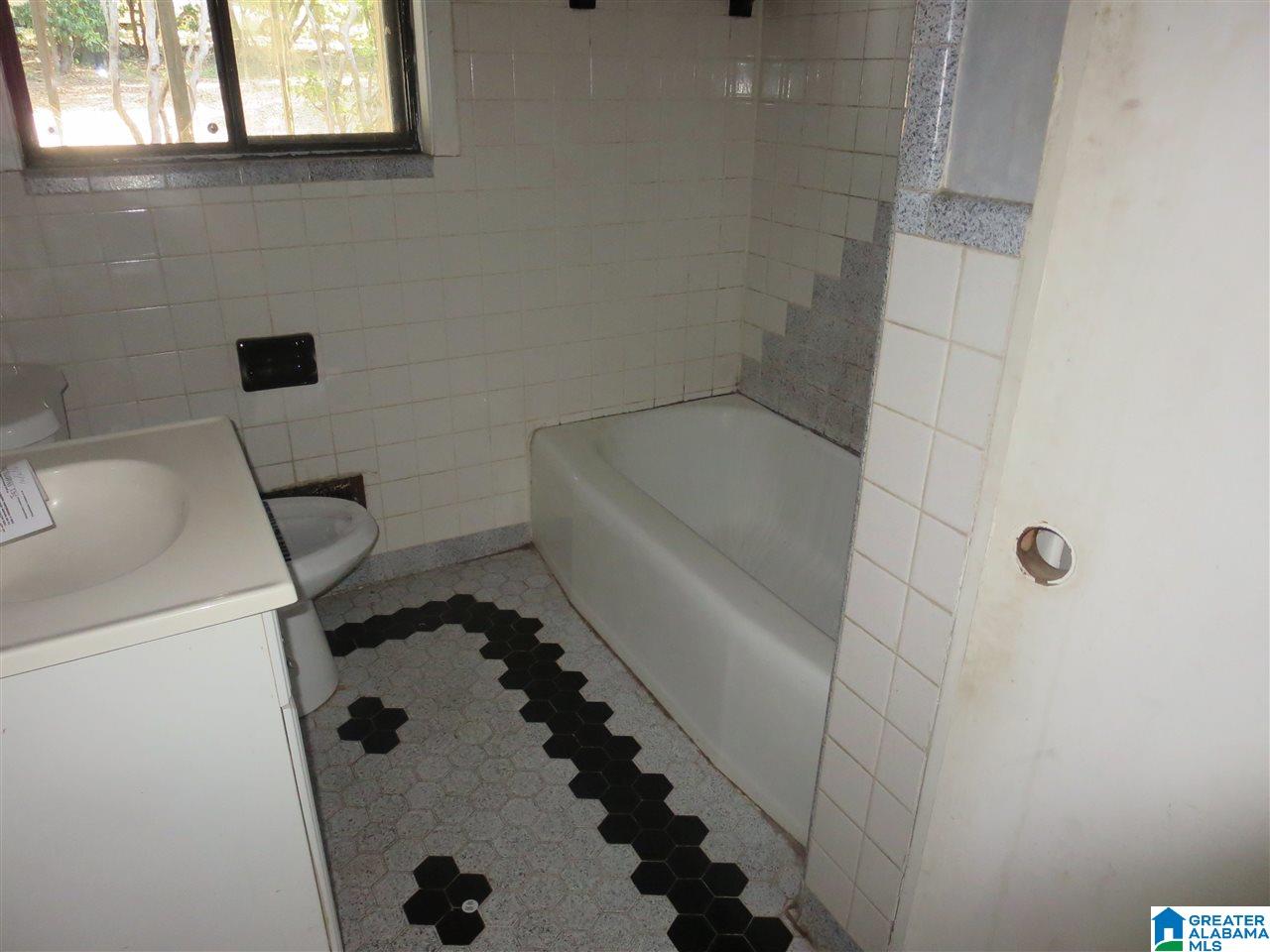 2425 4th Street Northwest Birmingham, AL 35215 - Photo 8 of 12