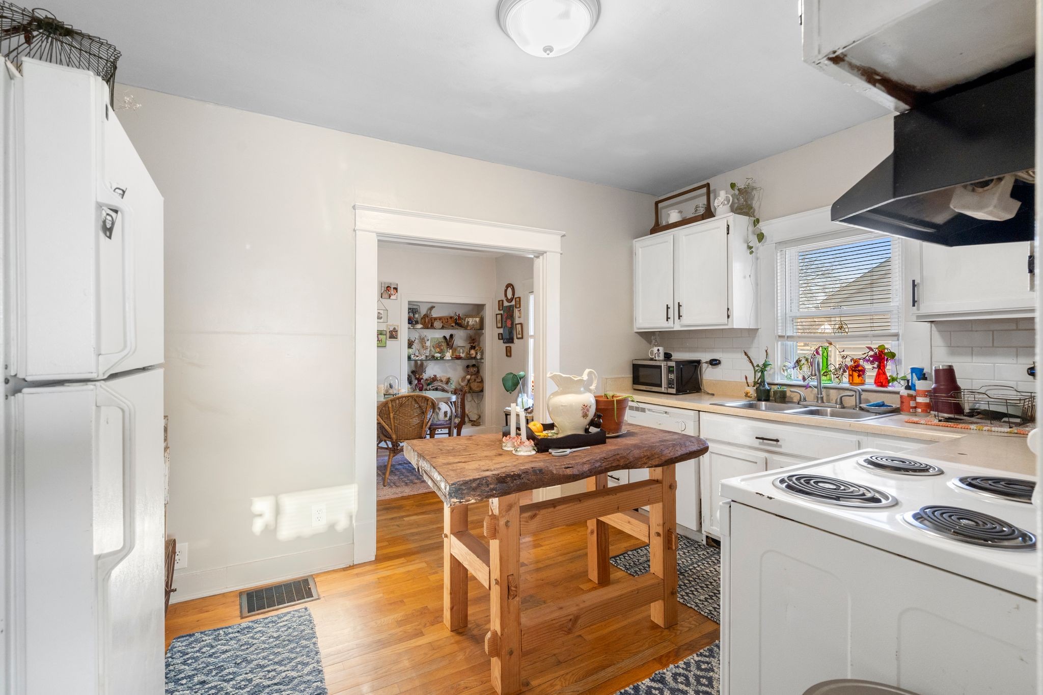 1712 County Hospital Road Nashville, TN 37218 - Photo 13 of 31 a kitchen with stainless steel appliances granite countertop a stove a sink dishwasher and a refrigerator with wooden floor