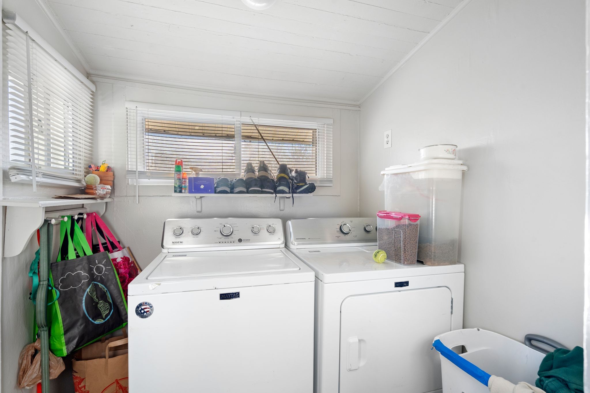 1712 County Hospital Road Nashville, TN 37218 - Photo 14 of 31 a utility room with dryer and washer
