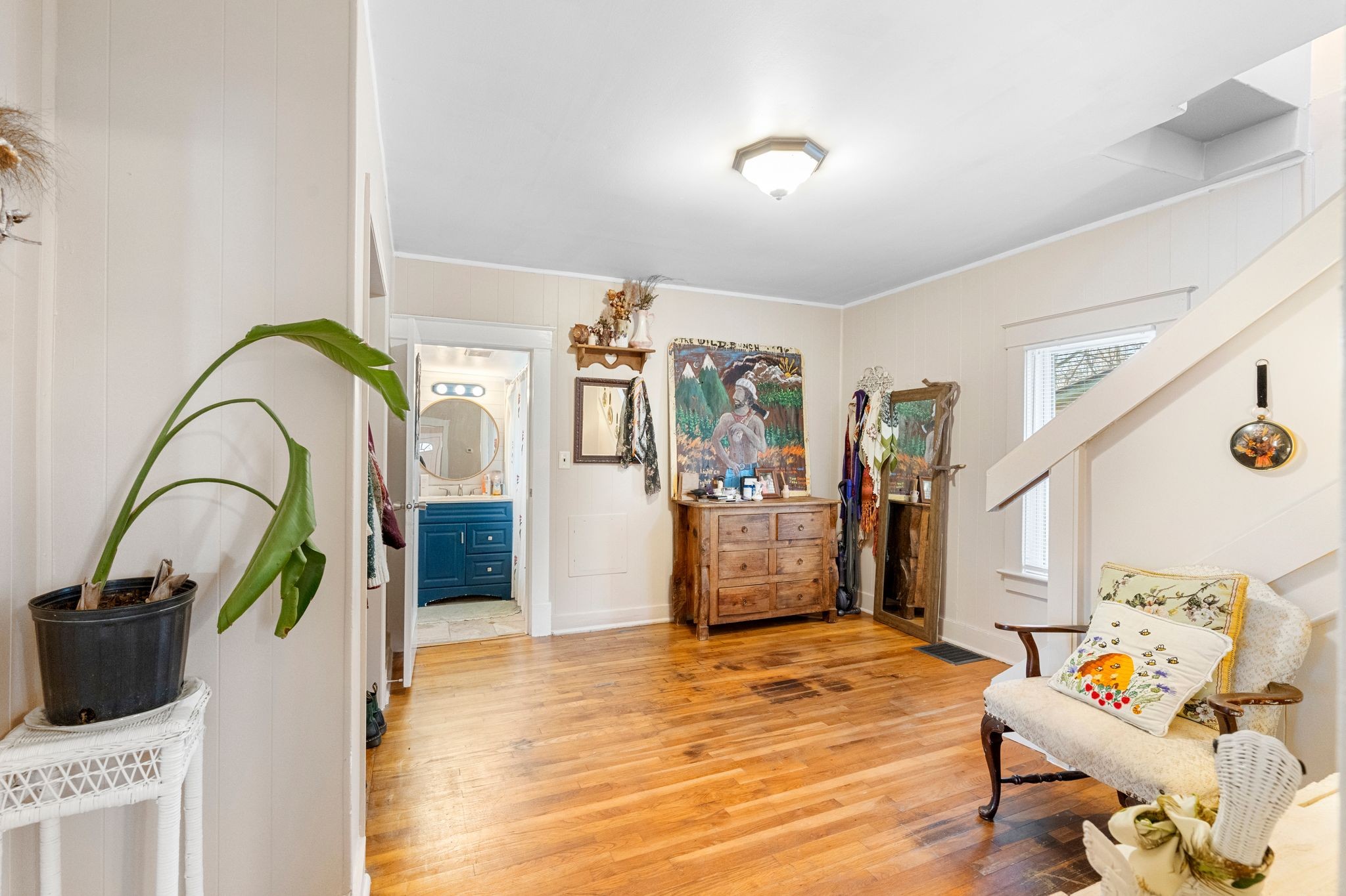 1712 County Hospital Road Nashville, TN 37218 - Photo 18 of 31 a living room with furniture
