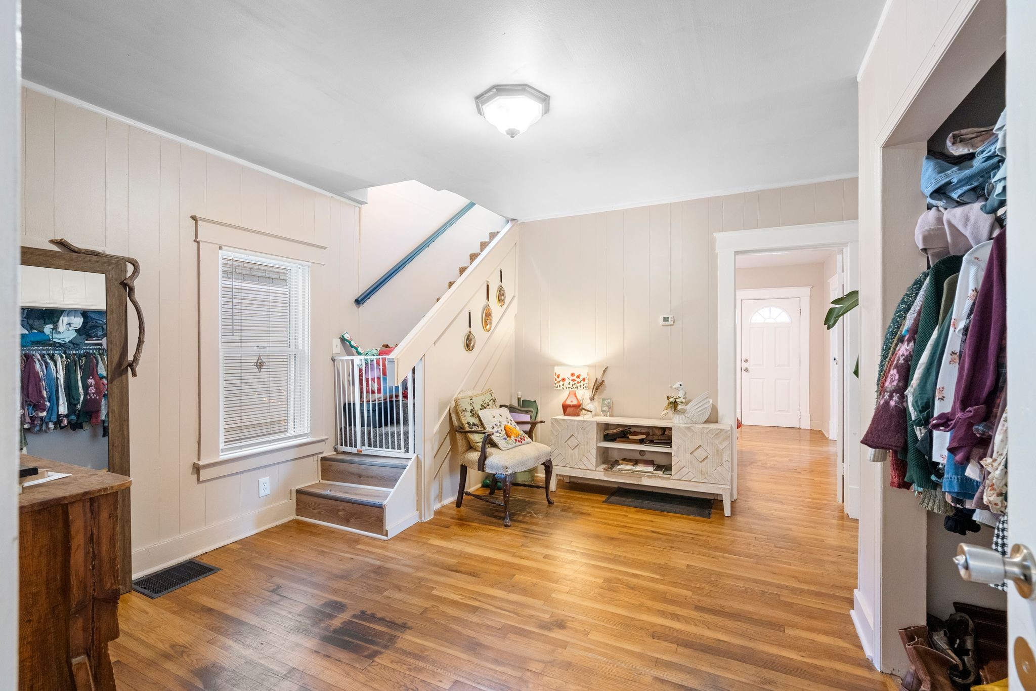 1712 County Hospital Road Nashville, TN 37218 - Photo 20 of 31 a living room with furniture and a flat screen tv