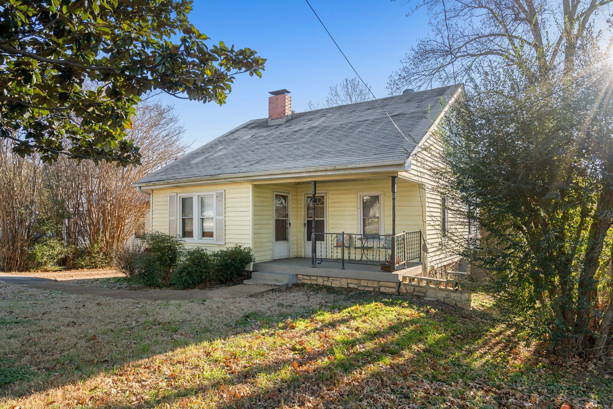 1712 County Hospital Road Nashville, TN 37218 - Photo 2 of 31 a front view of house with yard seating and green space