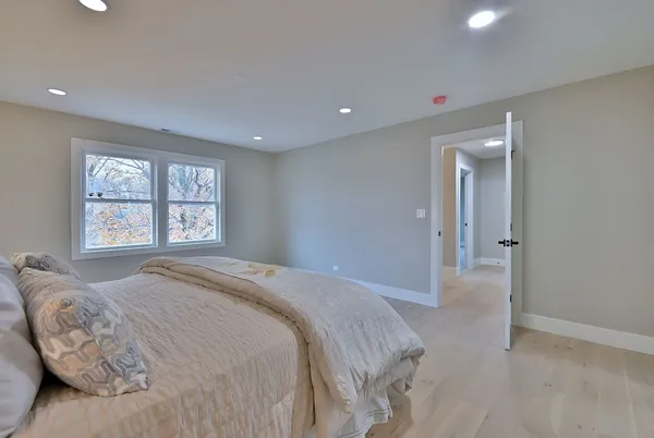 $695,000 | 656 Comstock Avenue, Elmhurst, IL 60126