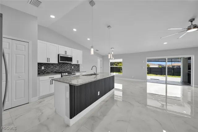 $2,300 | 3095 Northwest 4th Place, Cape Coral, FL 33993