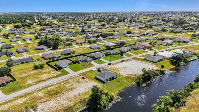 $2,300 | 3095 Northwest 4th Place, Cape Coral, FL 33993