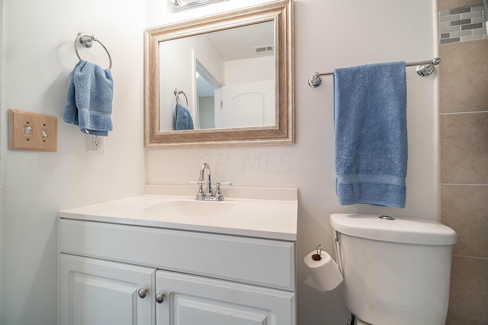 240 Chapelfield Road Columbus, OH 43230 - Photo 24 of 45 Full Bath, Hallway