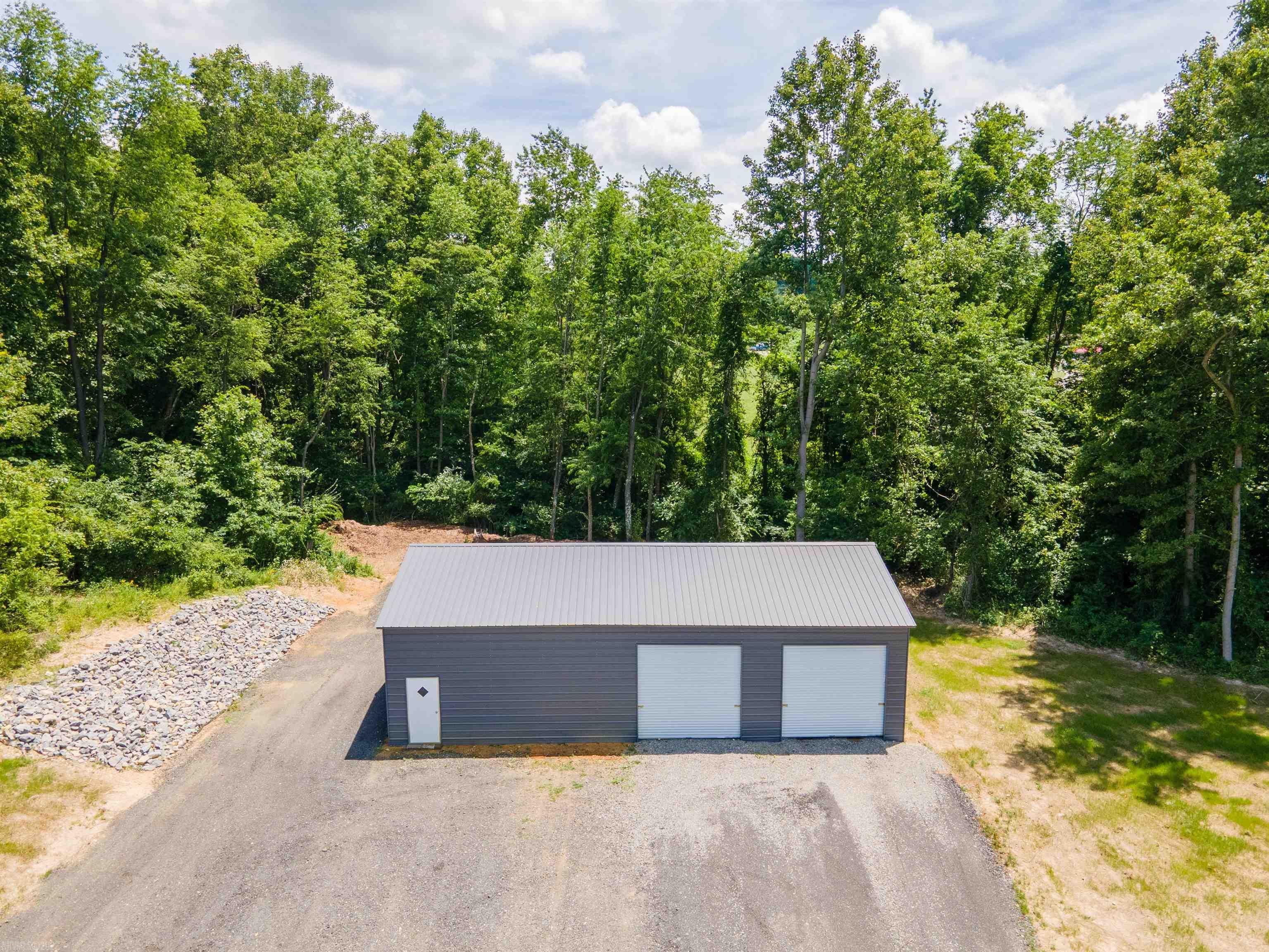 2252 Curve Road Pearisburg, VA 24134 - Photo 8 of 38 Gallery Image 8