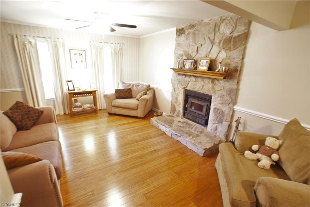 3212 Derby Circle High Point, NC 27265 - Photo 16 of 30 Living room - hardwoods