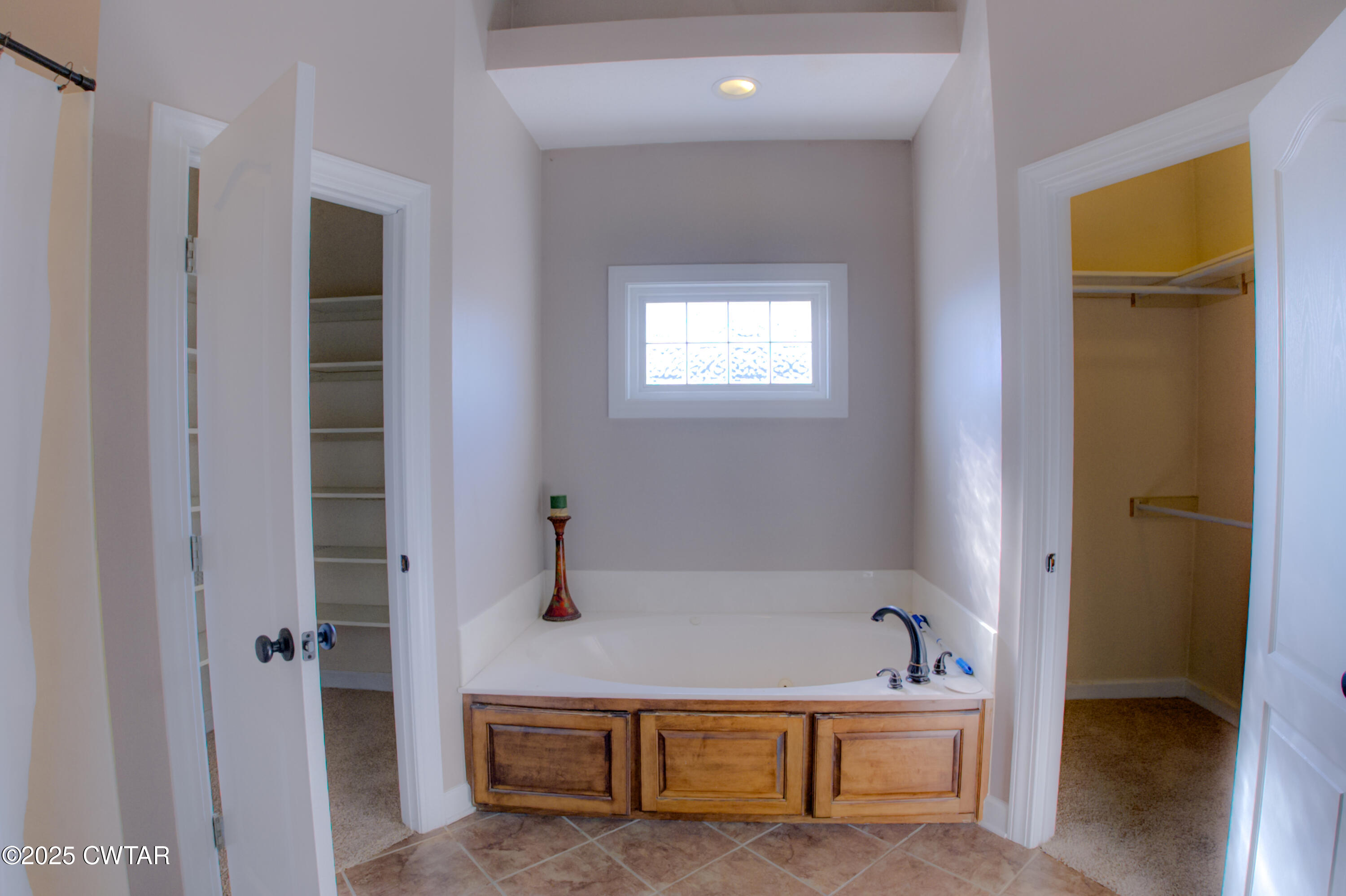 135 Fox Run Cove Henderson, TN 38340 - Photo 13 of 21 a spacious bathroom with a tub and shower
