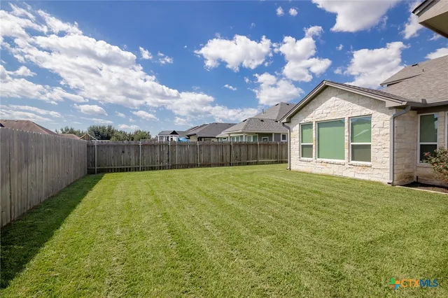 a view of a house with backyard and garden