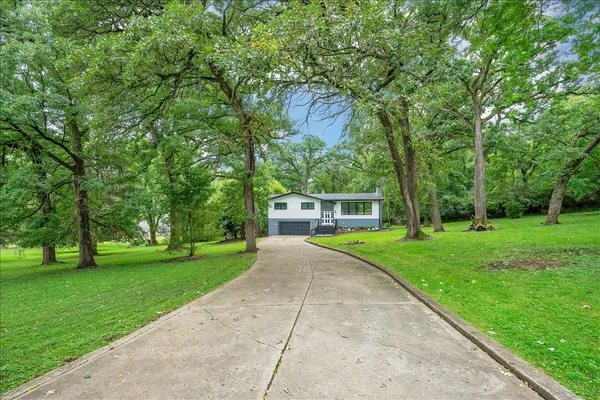 $3,500 | 1001 Oak Lane, Algonquin, IL 60102