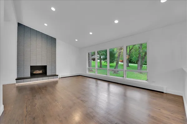 $3,500 | 1001 Oak Lane, Algonquin, IL 60102