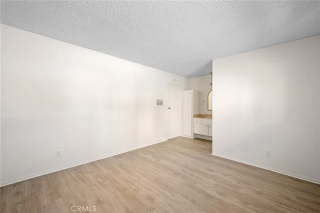 $1,900 | 1111 East Lexington Drive, Unit 209, Glendale, CA 91206