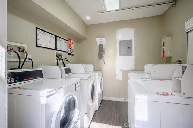 $1,900 | 1111 East Lexington Drive, Unit 209, Glendale, CA 91206