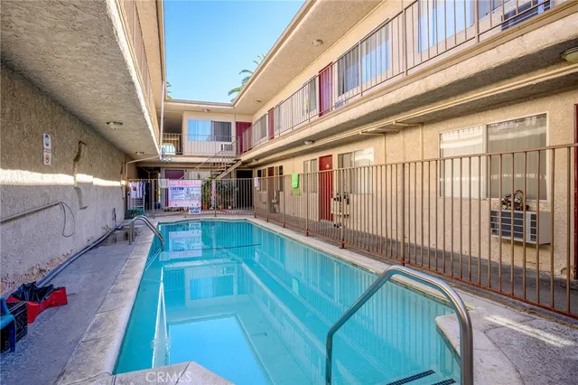 $1,900 | 1111 East Lexington Drive, Unit 209, Glendale, CA 91206