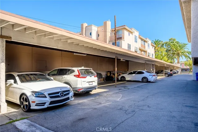 $1,900 | 1111 East Lexington Drive, Unit 209, Glendale, CA 91206
