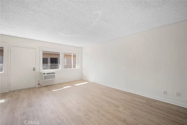 $1,900 | 1111 East Lexington Drive, Unit 209, Glendale, CA 91206