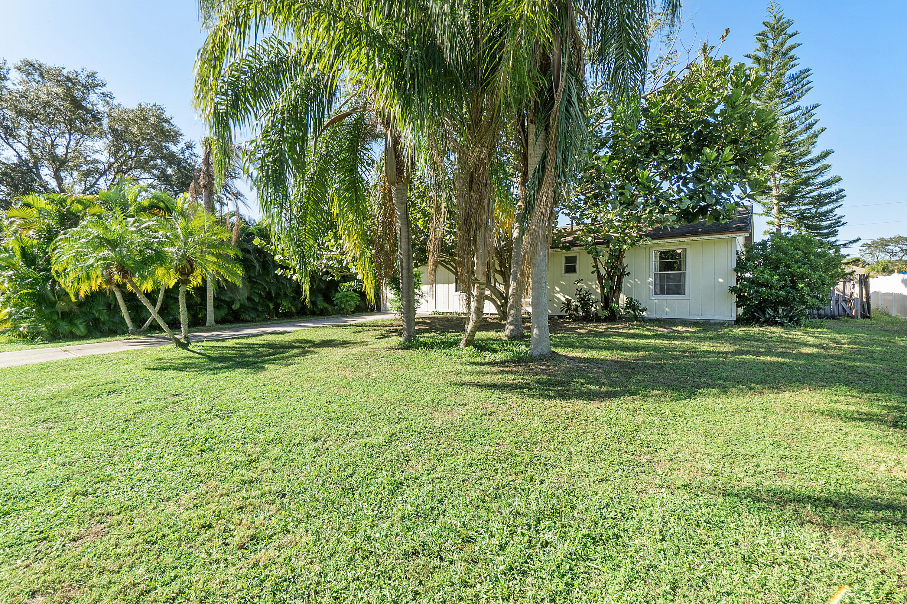 873 Southwest Andrew Road Port St. Lucie, FL 34953 - Photo 4 of 29 873_SW_Andrew_Rd_004