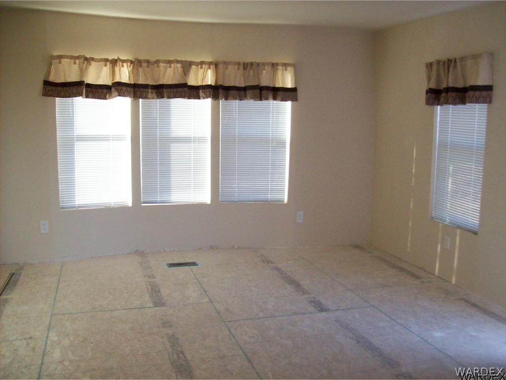 1694 Greer Road Golden Valley, AZ 86413 - Photo 6 of 11 Living room