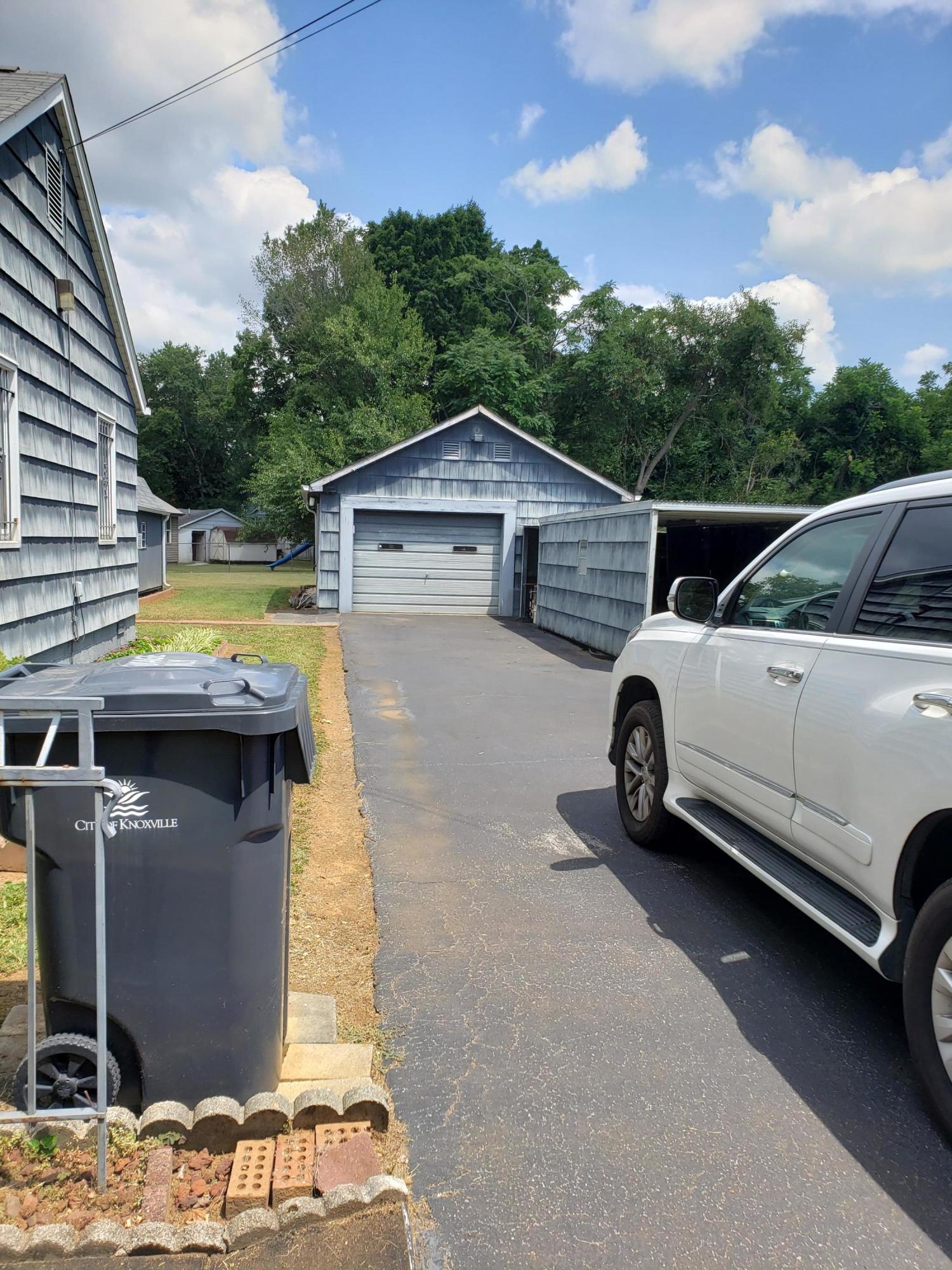 2617 Sun Valley Road Knoxville, TN 37921 - Photo 4 of 10 detached garage