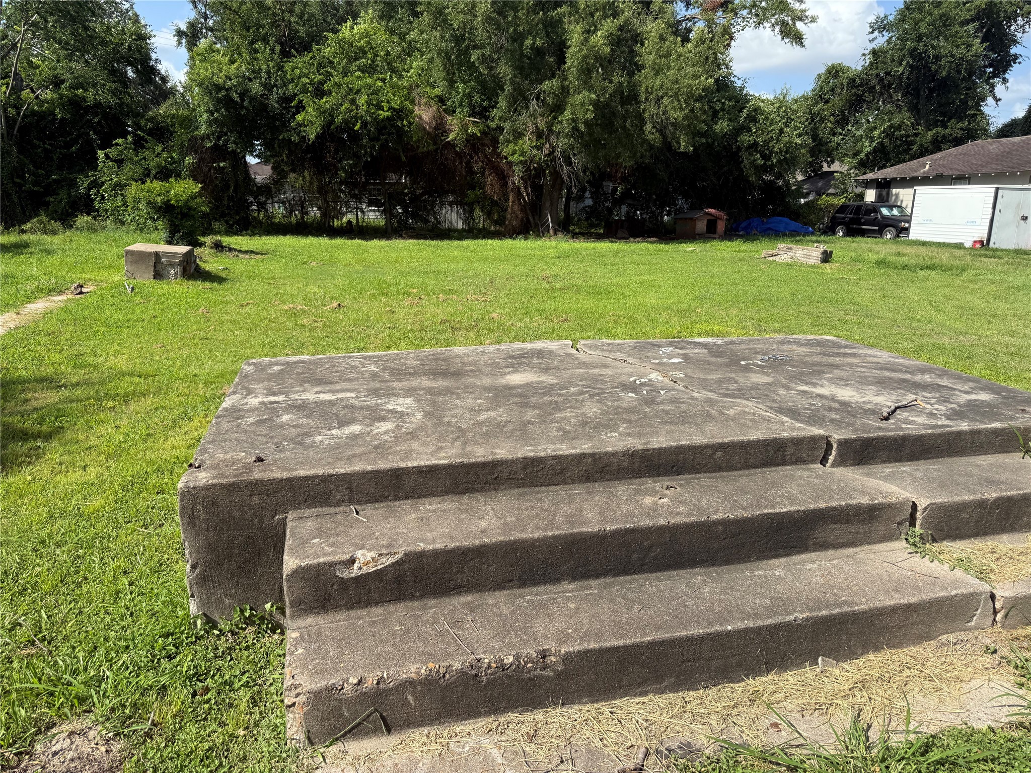 3307 Drew Street Houston, TX 77004 - Photo 7 of 10 a view of backyard with green space