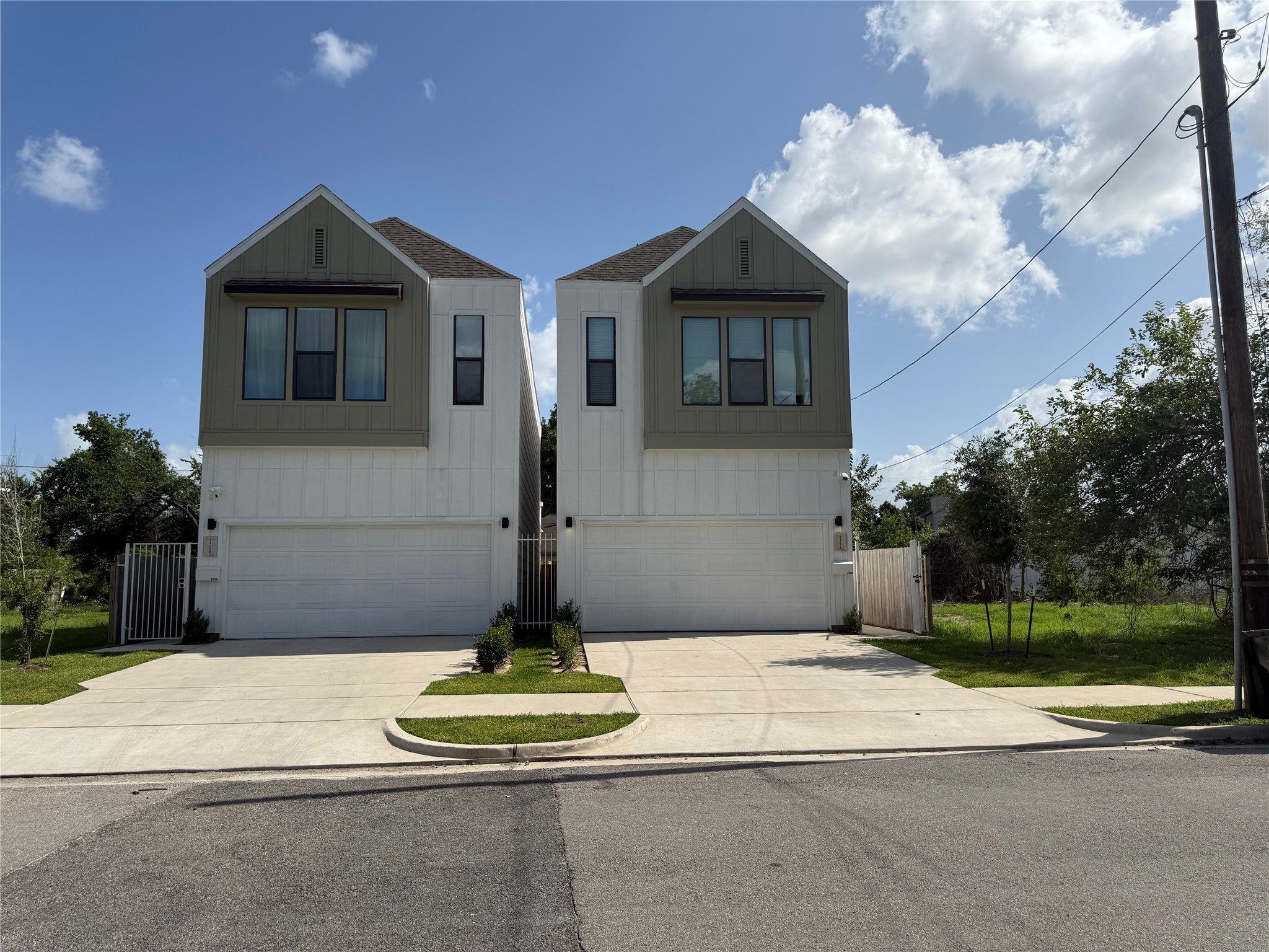 3307 Drew Street Houston, TX 77004 - Photo 9 of 10 a front view of a house with a yard