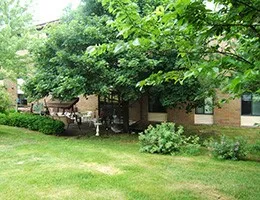 $1,048 | 205 40th St Drive Southeast, Cedar Rapids, IA 52403