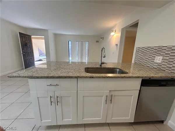 $1,200 | 5305 Summerlin Road, Unit 507, Fort Myers, FL 33919