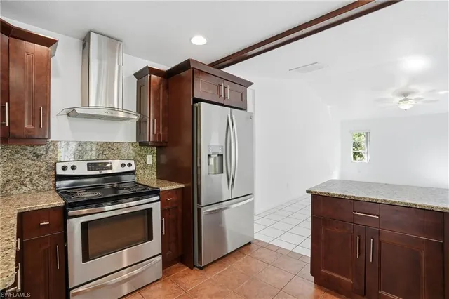 $3,300 | 391 8th Street Southeast, Naples, FL 34117