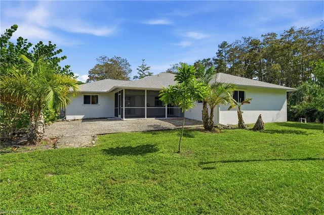 $3,300 | 391 8th Street Southeast, Naples, FL 34117