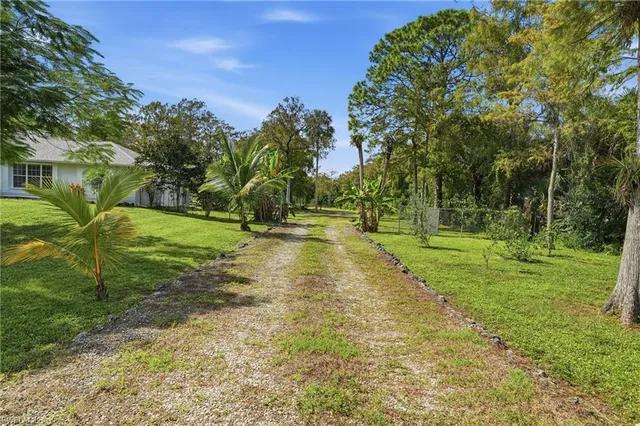 $3,300 | 391 8th Street Southeast, Naples, FL 34117