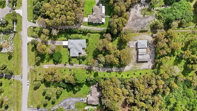 $3,300 | 391 8th Street Southeast, Naples, FL 34117