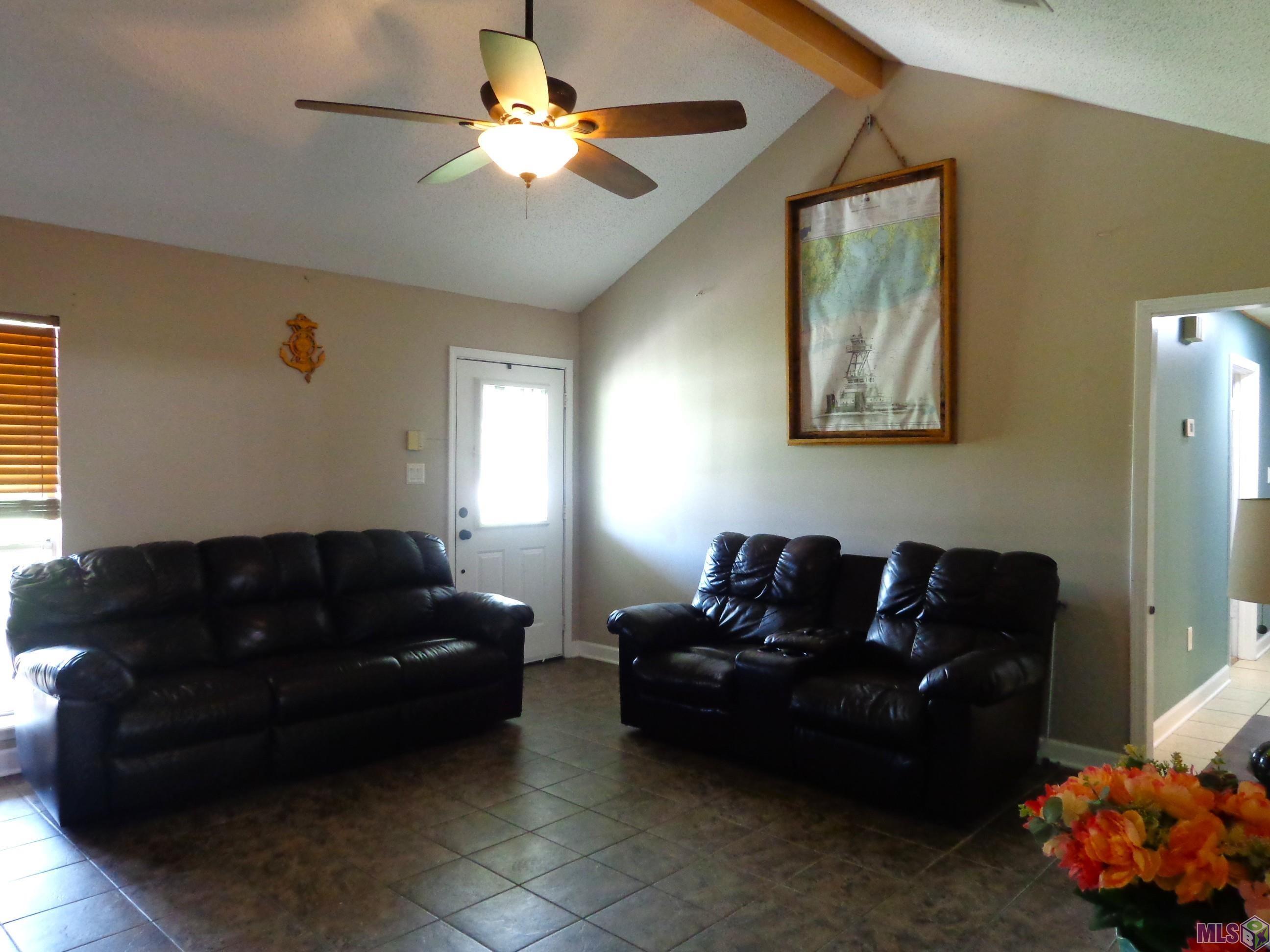 1991 St Louis Canal Road Houma, LA 70364 - Photo 14 of 21 LIVING ROOM