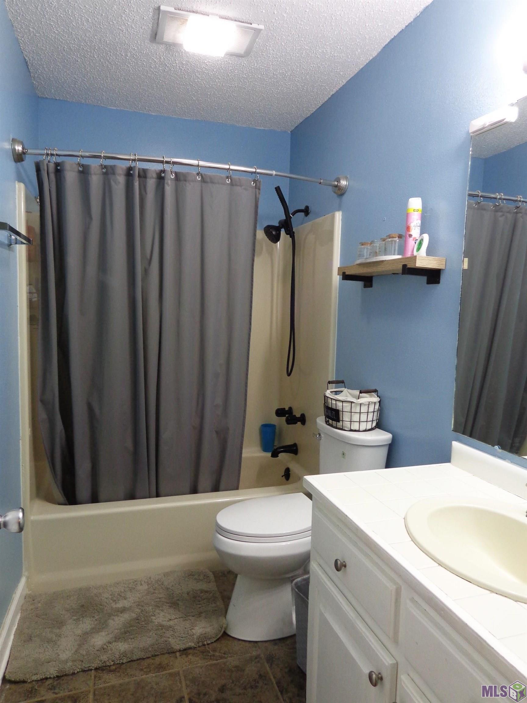 1991 St Louis Canal Road Houma, LA 70364 - Photo 17 of 21 MASTER BATH