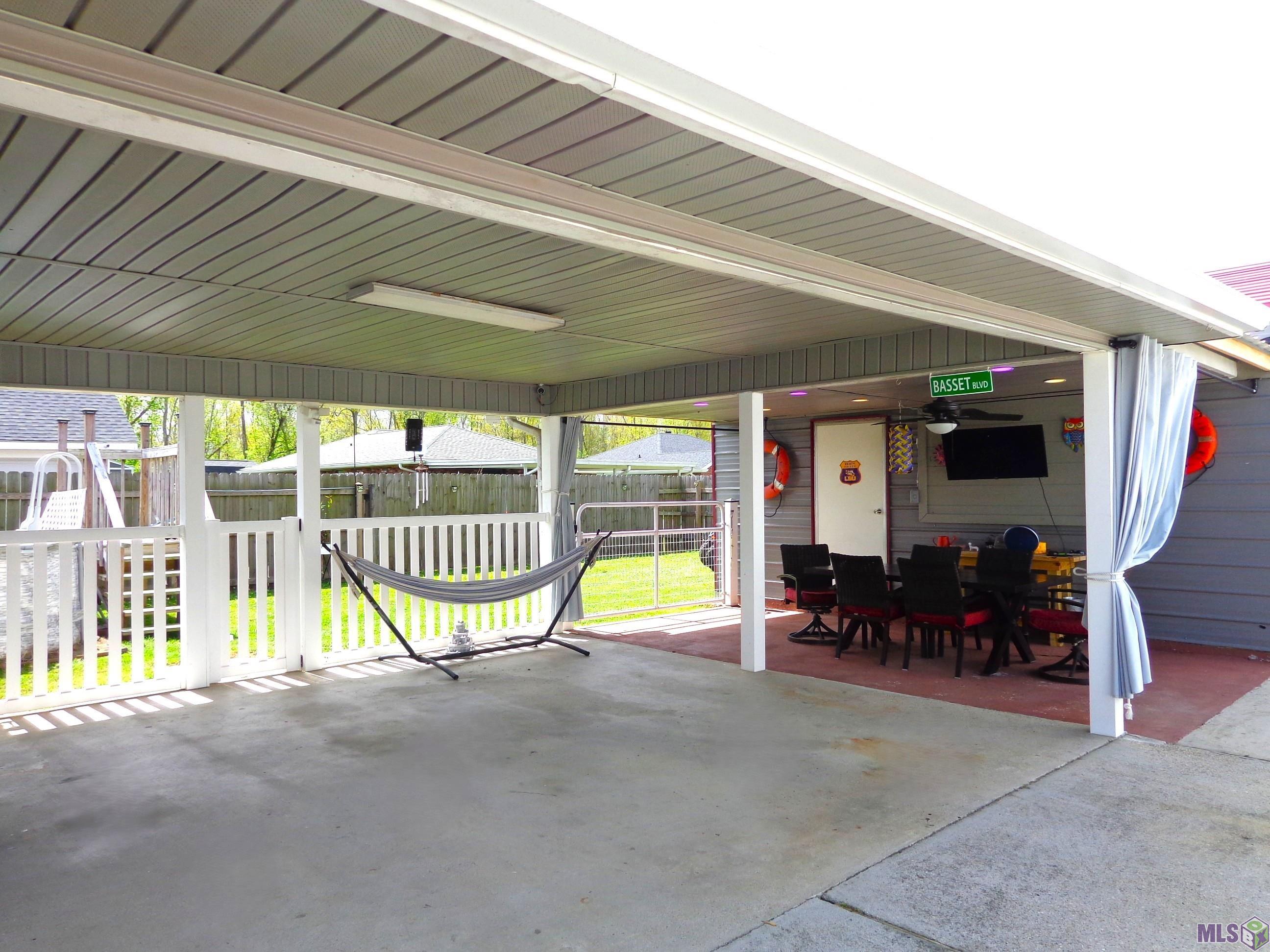 1991 St Louis Canal Road Houma, LA 70364 - Photo 2 of 21 CARPORT