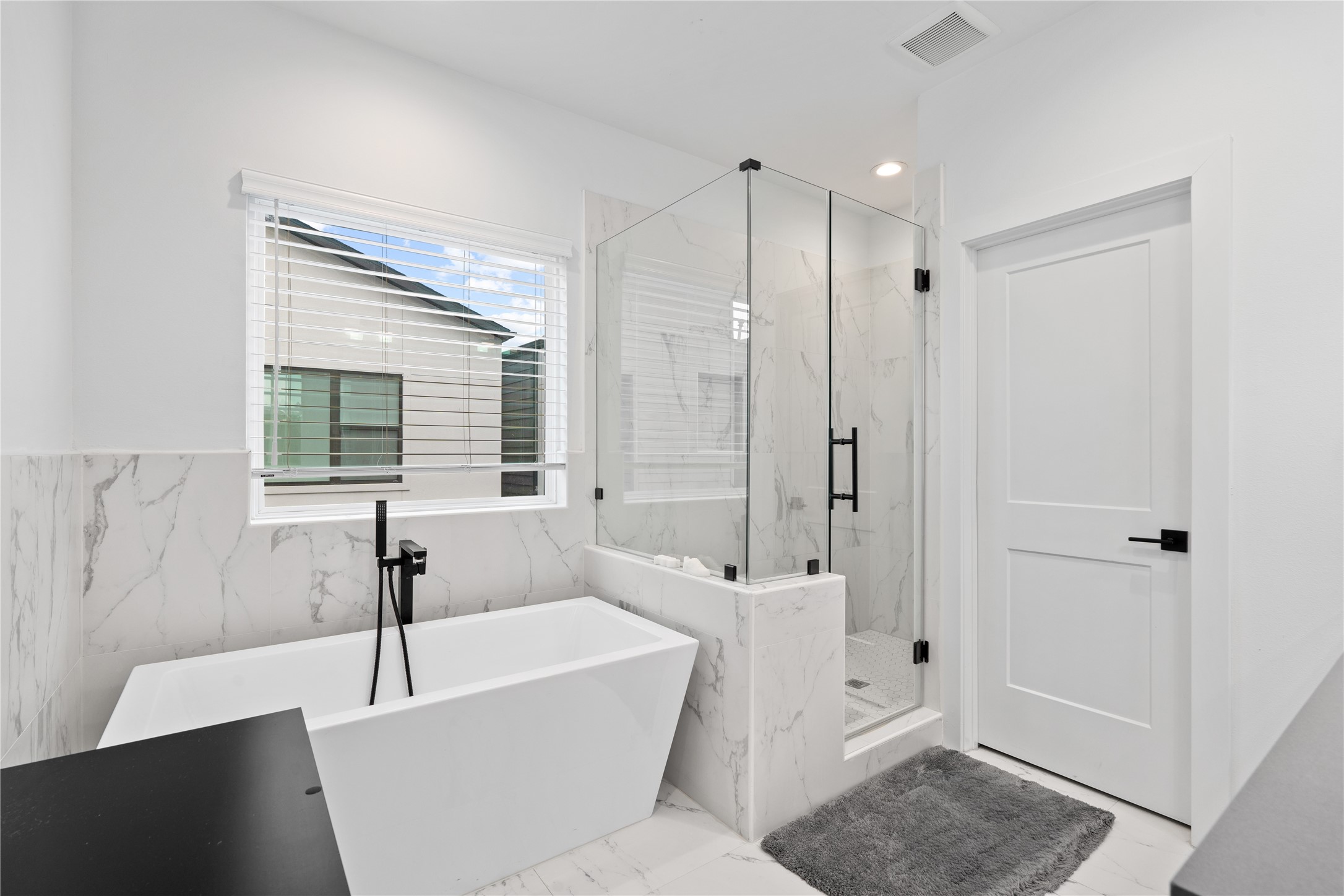 2404 Hadley Street, Unit C Houston, TX 77004 - Photo 11 of 16 a spacious bathroom with a bathtub and shower