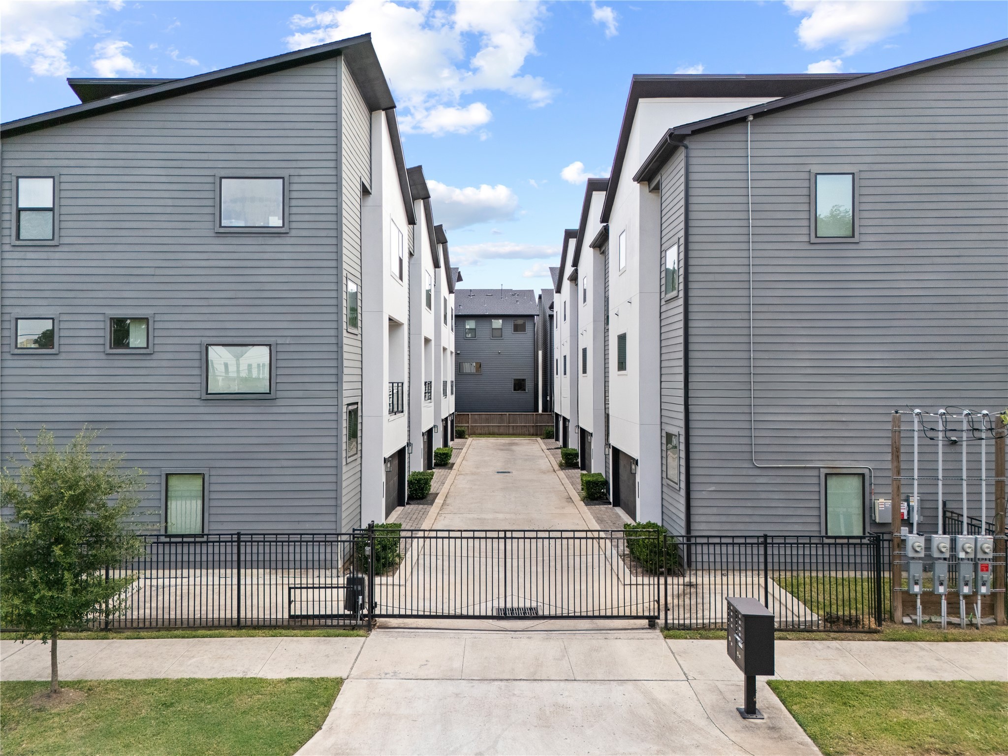 2404 Hadley Street, Unit C Houston, TX 77004 - Photo 14 of 16 a view of a brick house with many windows