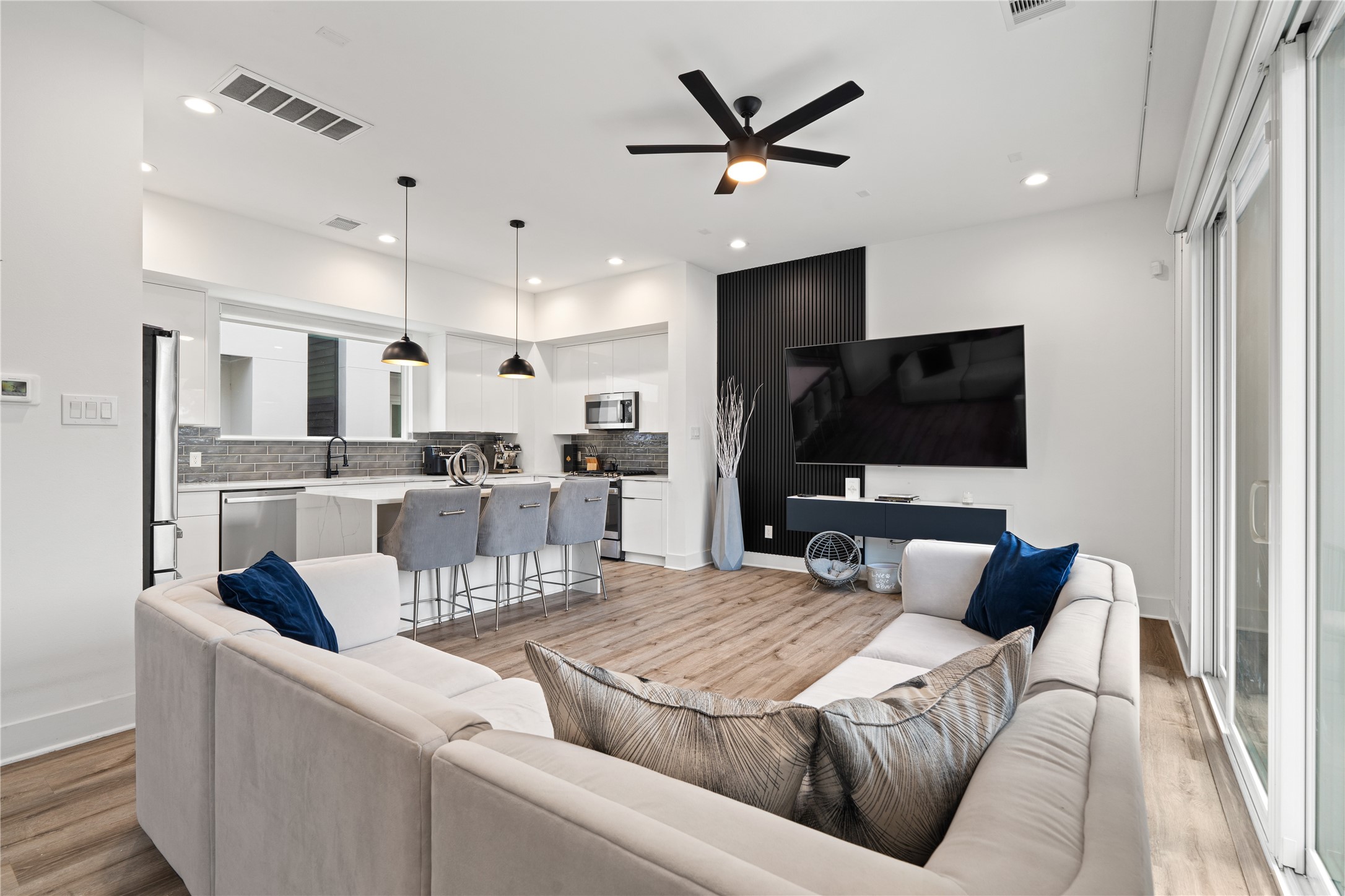 2404 Hadley Street, Unit C Houston, TX 77004 - Photo 7 of 16 a living room with furniture and a flat screen tv