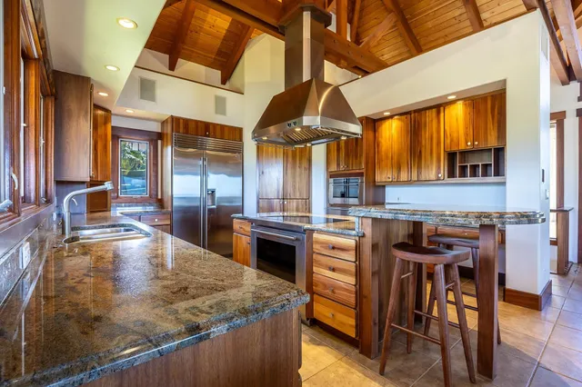 $3,890,000 | 250 Akia Place, Lahaina, HI 96761