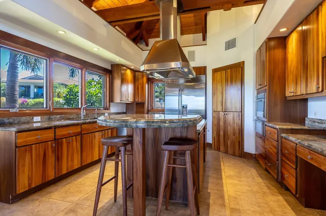 $3,890,000 | 250 Akia Place, Lahaina, HI 96761