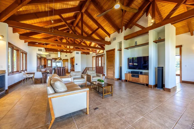 $3,890,000 | 250 Akia Place, Lahaina, HI 96761