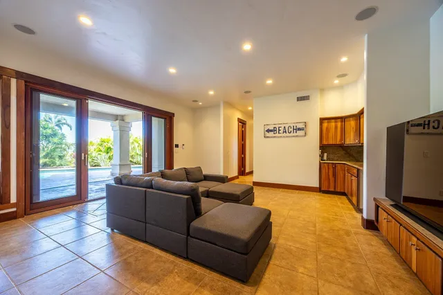 $3,890,000 | 250 Akia Place, Lahaina, HI 96761