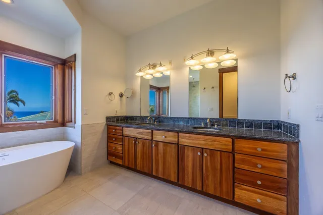 $3,890,000 | 250 Akia Place, Lahaina, HI 96761