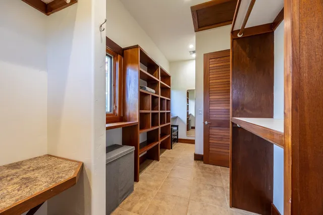 $3,890,000 | 250 Akia Place, Lahaina, HI 96761