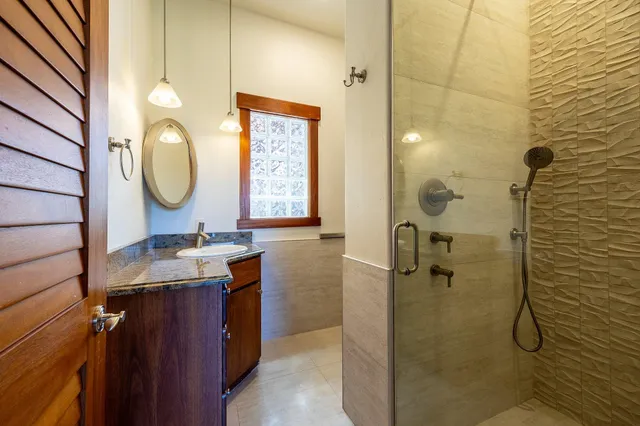 $3,890,000 | 250 Akia Place, Lahaina, HI 96761