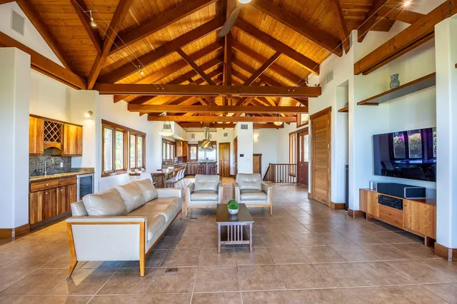 $3,890,000 | 250 Akia Place, Lahaina, HI 96761