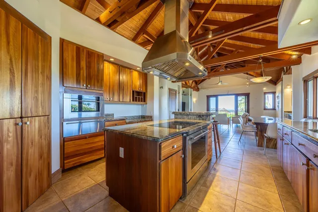 $3,890,000 | 250 Akia Place, Lahaina, HI 96761