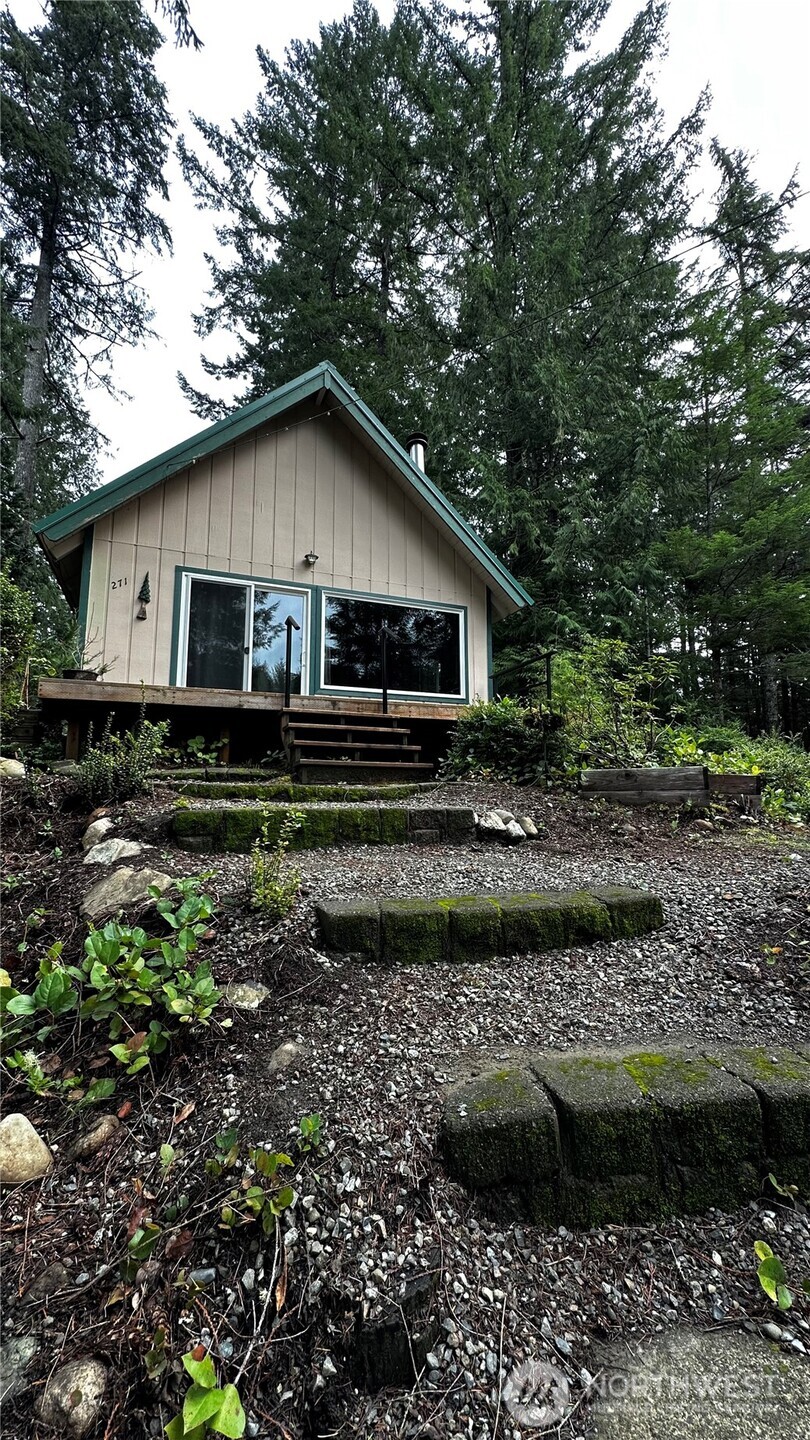 271 Salmon Street Brinnon, WA 98320 - Photo 1 of 17 a front view of a house with garden