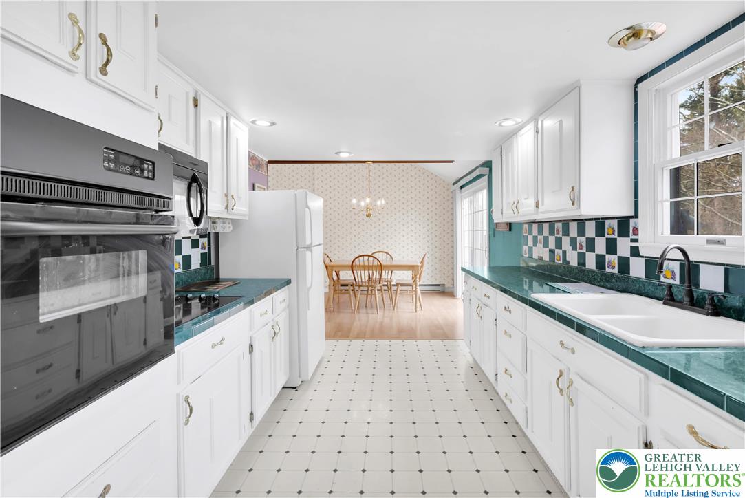 1335 Stonesthrow Road Bethlehem, PA 18015 - Photo 15 of 35