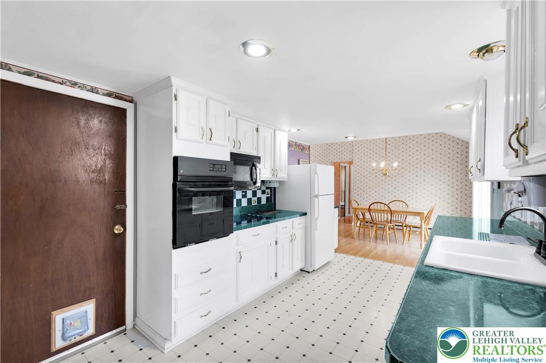 1335 Stonesthrow Road Bethlehem, PA 18015 - Photo 16 of 35